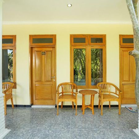Oyo 522 Majapahit Homestay Syariah 2 バニュワンギ エクステリア 写真