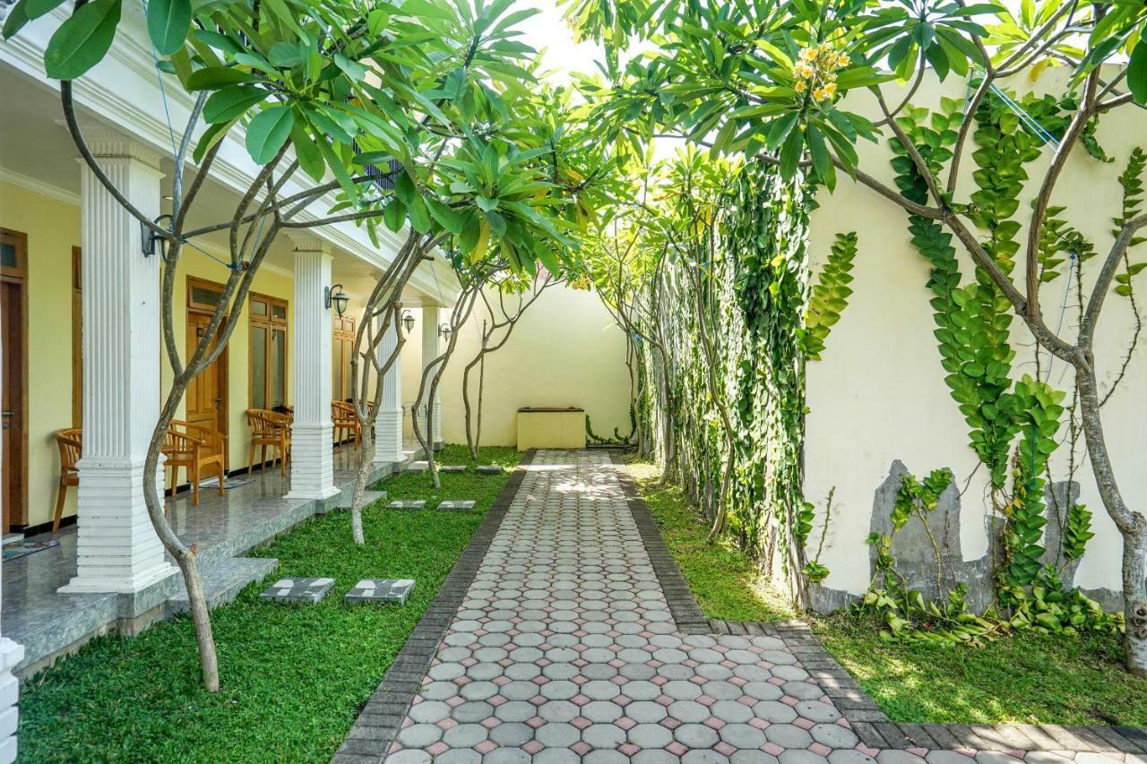 Oyo 522 Majapahit Homestay Syariah 2 バニュワンギ エクステリア 写真