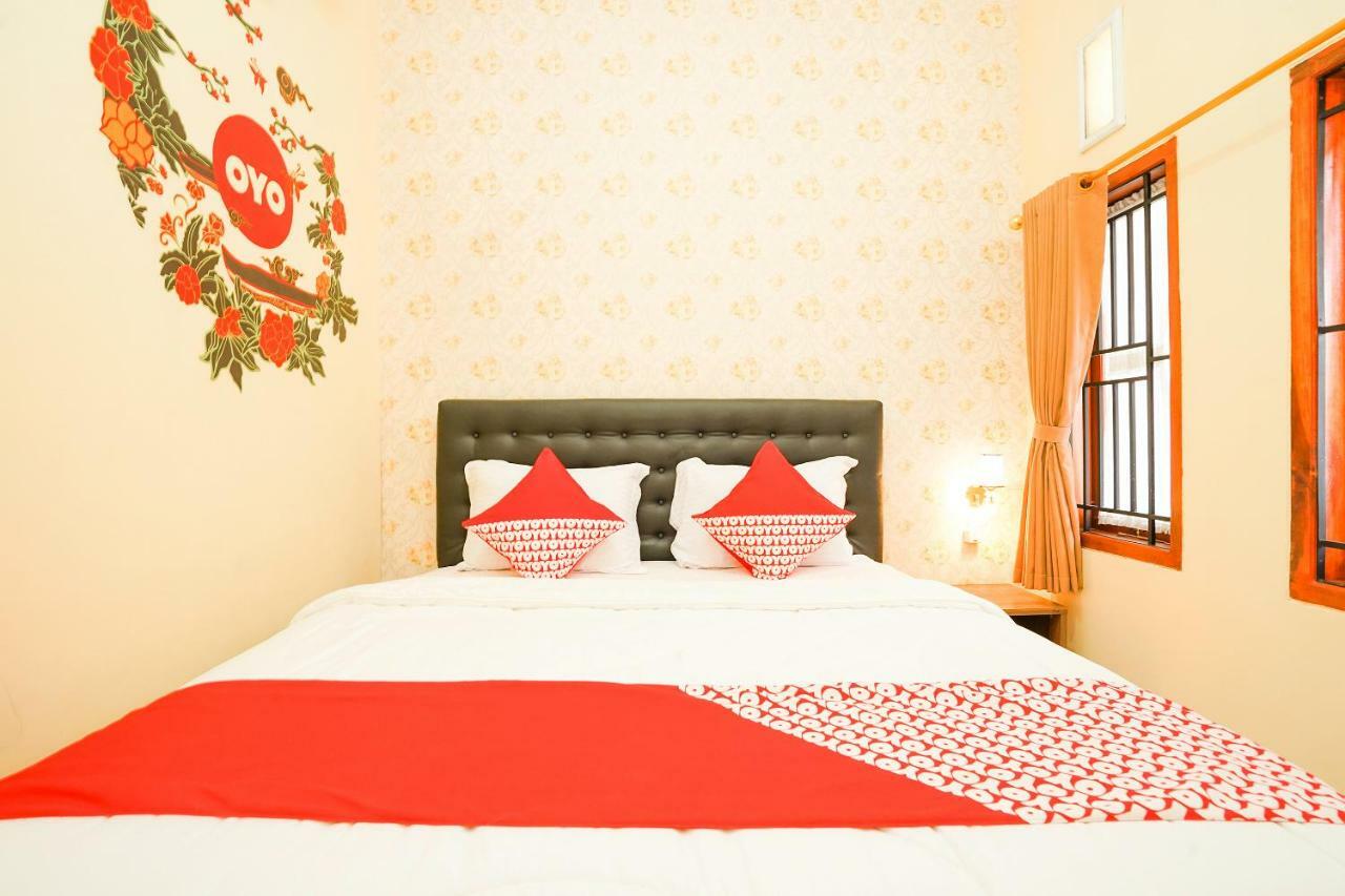 Oyo 522 Majapahit Homestay Syariah 2 バニュワンギ エクステリア 写真